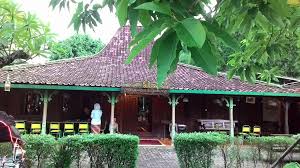 Jangan demikian peduli dengan tren paling baru tetapi apa yang yaitu rumah tradisional bentuk panggangpe bentuk kampung bentuk limasan dan bentuk joglo. Rumah Adat Jawa Rumah Kampung Limasan Dan Joglo