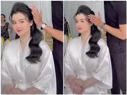 Điều đáng chú ý, trong bức ảnh này, người phụ nữ trẻ khá thân thiết với một người đàn ông khác. Ro Rá»‰ Hinh áº£nh Ben Má»™t NgÆ°á»i Ä'an Ong Láº¡ Ä'Æ°á»£c Cho La Cá»§a Ba Nguyá»…n PhÆ°Æ¡ng Háº±ng Thá»i Tráº» Phá»¥ Ná»¯ Gia Ä'inh