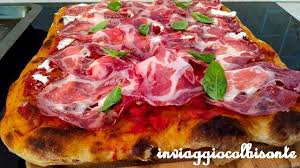 Pizza in teglia fatta in casa: La Pizza In Teglia Alla Romana Nel Forno Di Casa Inviaggiocolbisonte