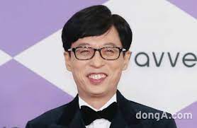 유재석의 '몸값'은 공식적으로 밝혀지지는 않았지만 최소 100억 원, 많게는 200억 원까지 이를 것이라는 전망이 대부분이다. 19cuob N0nwn8m