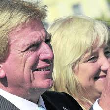 I hre zähne verfärben sich, sind kälteempfindlich und bröckeln am ende: Bouffier Kuhne Hormann Soll Stadtverordnetenmandat In Kassel Behalten Kassel