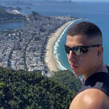 Leo Moritz's Instagram, Twitter & Facebook