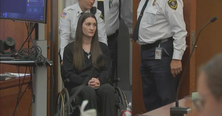 Duxbury mother, Lindsay Clancy, accused of killing her 3 kids appears in  court for first time - CBS Boston