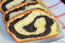 Pentru a face un desert constând în cozonac cu mac, vom avea nevoie de un aluat, respectiv de o umplutură. Cozonac De CasÄƒ Cu NucÄƒ Si Rahat