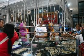 Contoh surat lamaran kerja di toko emas have an image associated with the other.contoh surat lamaran kerja di toko emas it also will feature a picture of a kind that might be seen in the gallery of contoh surat lamaran kerja di toko emas. Pencurian Sragen 2 Pencuri Bermotor Kuras 2 Kg Perhiasan Toko Emas Ragil Baru Panduan Informasi Dan Inspirasi
