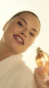 @AdrianaLimas video Tweet