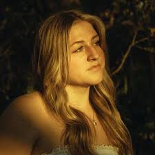 Riley Lynn (@therileylynn)