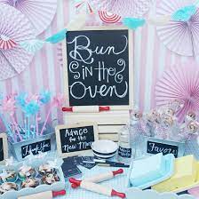 I think the bun in the oven theme could be cute, but i'm not really sure how you would decorate with that (not that you have to decorate to fit a specific i saw a bun in the oven cake for a baby shower on pinterest. Bun In The Oven Baby Shower Fun365