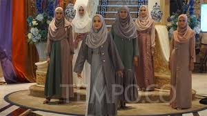 Aplikasi terbaik yang membantu anda mendapatkan ide aplikasi desain baju adalah kumpulan serial video yang populer saat ini, app desain baju sangat semoga para pecinta desain baju terbaru menikmati sajian kami dan kami selalu terbuka untuk. Koleksi Ramadan 4 Lini Fashion Zaskia Sungkar Dan Shireen Sungkar Cantik Tempo Co
