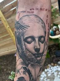 Magic Makers let's all welcome Tattoo Wizard @kelsey.hackett to the show!  💛 Early Bird tickets are