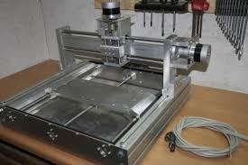 Da ja schon einige anfragen kamen, woher die cnc fräse aus den videos stammt und ob es sich um einen eigenbau handelt, hier mal ein paar fakten zu dem gerät. Cnc Selbstbau