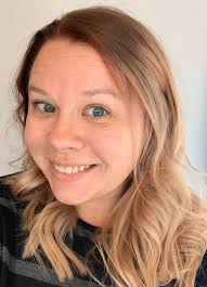 H E L L O, friends. Cooler weather doesn't always mean cooler color tones,  but I'm ready to help transition you into whatever phase you + your hair  are feeling. 😉 Message