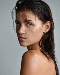 Green eyes and wet hair🪴 MA: @eastwestmodels ☀️ Photos:  @ralphgeiling.photography 🎥 Stylist: Iris Schneider 🤍