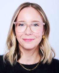 Sarah Hildreth's Instagram, Twitter & Facebook