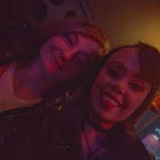 Dara Yates's Instagram, Twitter & Facebook