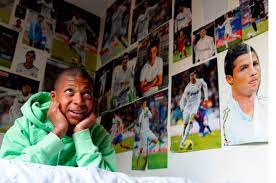 Pertemuan antara mbappe dan ronaldo di stade de france bukanlah pertama kali. Kekaguman Kylian Mbappe Terhadap Cristiano Ronaldo Telah Luntur Bolasport Com