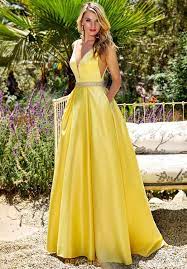 Exude Elegance At Your Senior Prom In This Sophisticated Splash Prom Dress K Vestidos Amarillos De Noche Vestidos Amarillos Largos Vestidos Amarillos De Fiesta
