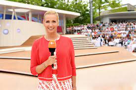 Moderiert wird die sendung von andrea kiewel. Zdf Fernsehgarten Nehmen Wir Gleich Mal Raus Kiwi Macht Eine Ansage Gala De
