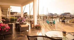 Facilities include an outdoor pool and this naples inn features laundry facilities, dry cleaning/laundry and housekeeping on site. Cove Inn On Naples Bay Hotel In Naples Fl Easy Online Booking