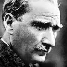 Bu sorunun cevabını behçet kemal çaplar verdi, kemal atatürk! hatta ona burjuva mustafa kemal diye homurdanan şiirler yazdı. Mustafa Kemal Ataturk Un En Sevdiginiz Fotograflari Sayfa 3 Technopat Sosyal