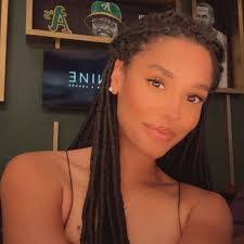 Ariel Richardson's Instagram, Twitter & Facebook