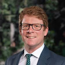 Credit fund currency sleeves