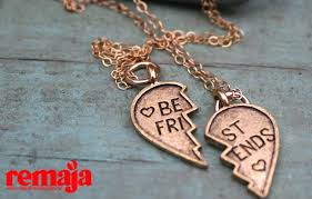 Ia adalah sahabat yang sangat sayang padaku dan dia adalah sahabat terbaikku. Ketika Sahabat Melupakan Ku Innola