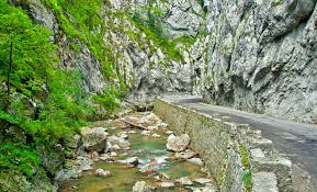 De la 2 500 lei pana la 4 500 lei. AtracÈii Èi Obiective Turistice NeamÈ Locuridinromania Ro