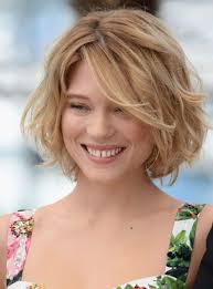 Le Carre Flou De Lea Seydoux Coupe De Cheveux Qui Rajeunit Coupe De Cheveux Coiffure Visage Carre