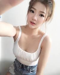 Just weekday joanna vs weekend joanna 😄 Tube bra & dress from @shopjenith!