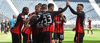 Eintracht frankfurt hat im letzten spiel der saison einen versöhnlichen abschluss gefunden und mit 3:1 gegen den sc freiburg gewonnen. Ig8jou V4t4mzm