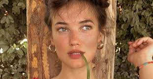 Public and private measures of consumer confidence in turkey: Pinar Deniz Kimdir Kac Yasinda Haberturk Haber Ofisi