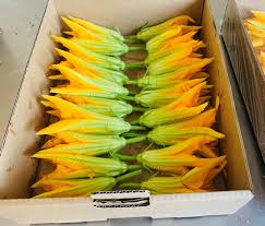 Fabulous organic edible flowers jan hand picked.weddings/celebrations. Edible Flowers Add So Much To The Dish