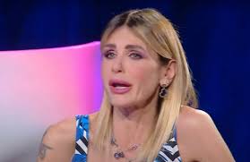 Arianna David e la lotta all'anoressia: "Non mangio niente a colazione e  pranzo, a cena solo verdure bollite"