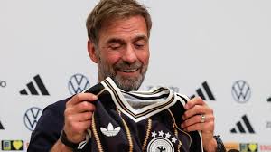 DFB-Trikot von Adidas: Nationalelf trägt bei Klopp-Debüt letztes Adidas-Trikot — DIE ZEIT