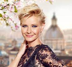 She leads a seemingly perfect life: Malgorzata Kozuchowska Rozpoczyna Wspolprace Ze Stor9