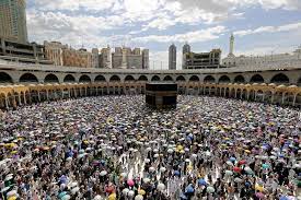 Porte d'entrée de la mecque, la ville de jeddah, à moins de 90 kilomètres de là, est le bastion historique des familles marchandes, en partie grâce à son immense port. Coronavirus Le Grand Pelerinage A La Mecque Se Fera Avec Un Nombre Tres Limite De Pelerins