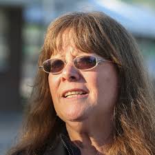 Breast cancer can't slow horse racing writer Jennie Rees