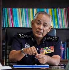 The new top cop received his appointment letter from home minister hamzah. Acryl Sani Timbalan Ketua Polis Negara Baharu Utusan Digital