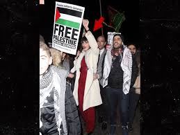 Bella hadid confronted instagram for removing a photo she had reposted of her father's u.s. Bella Hadid Joins Free Palestine Protest In London Bella Hadid Palestine London Protest
