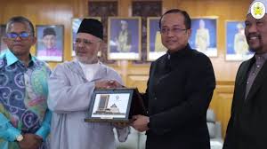 Ini hasil pertemuan ulama sedunia. Sorotan Kunjungan Hormat Presiden Kesatuan Ulama Muslimin Sedunia Sheikh Prof Dr Ahmed Al Raissouni Youtube