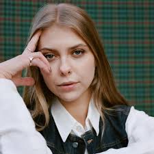 Listen: Thea's new song 'Inside Out'.