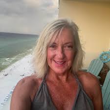 Affordable hairstylist for color in Fernandina Beach, FL?