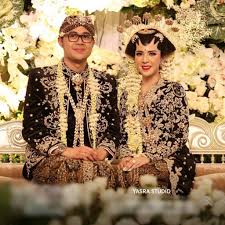 Foto pengantin dg baju pengantin adat jawa hijab di temanggung jawa tengah fotografer pernikahan prewedding wedding photographer jogja yogyakarta indonesia. Pengantin Berhijab Adat Jawa