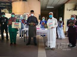 Tayangan video semperna perhimpunan bulanan pejabat kesihatan daerah petaling pada 8 feb 2018. Sasaran 40 000 Naskhah Al Quran