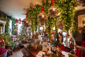 Shop for christmas tree decorations online at best prices in india. Virginia S Most Over The Top Holiday Decorations Virginia S Travel Blog