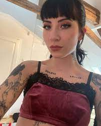 Charlotte Sartre On Instagram No Chest No Problem Model Charlotte Women