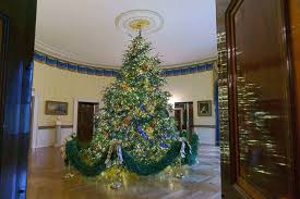 Maybe you would like to learn more about one of these? First Lady Melania Trump Unveils 2018 White House Christmas Decorations Abc News