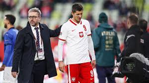 Informationen rund um polen aus der saison 2020/2021. Lewandowski Am Knochel Verletzt Das Sagt Der Polnische Verband Eurosport