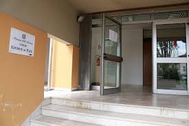 Notizie su come arrivare al tribunale, operatività dell'ufficio, vendite giudiziarie, modulistica e molti altri servizi utili. Empoli Ripartono Lo Sportello Legale E L Ufficio Di Prossimita Al Giudice Di Pace